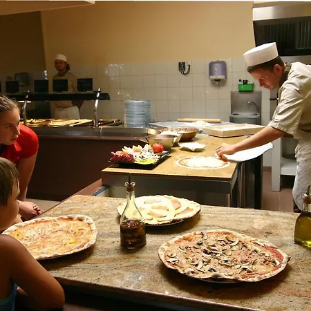 Club Marina Viva Resort 3*