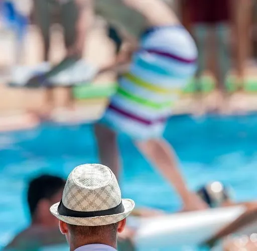 Club Marina Viva Resort 3*